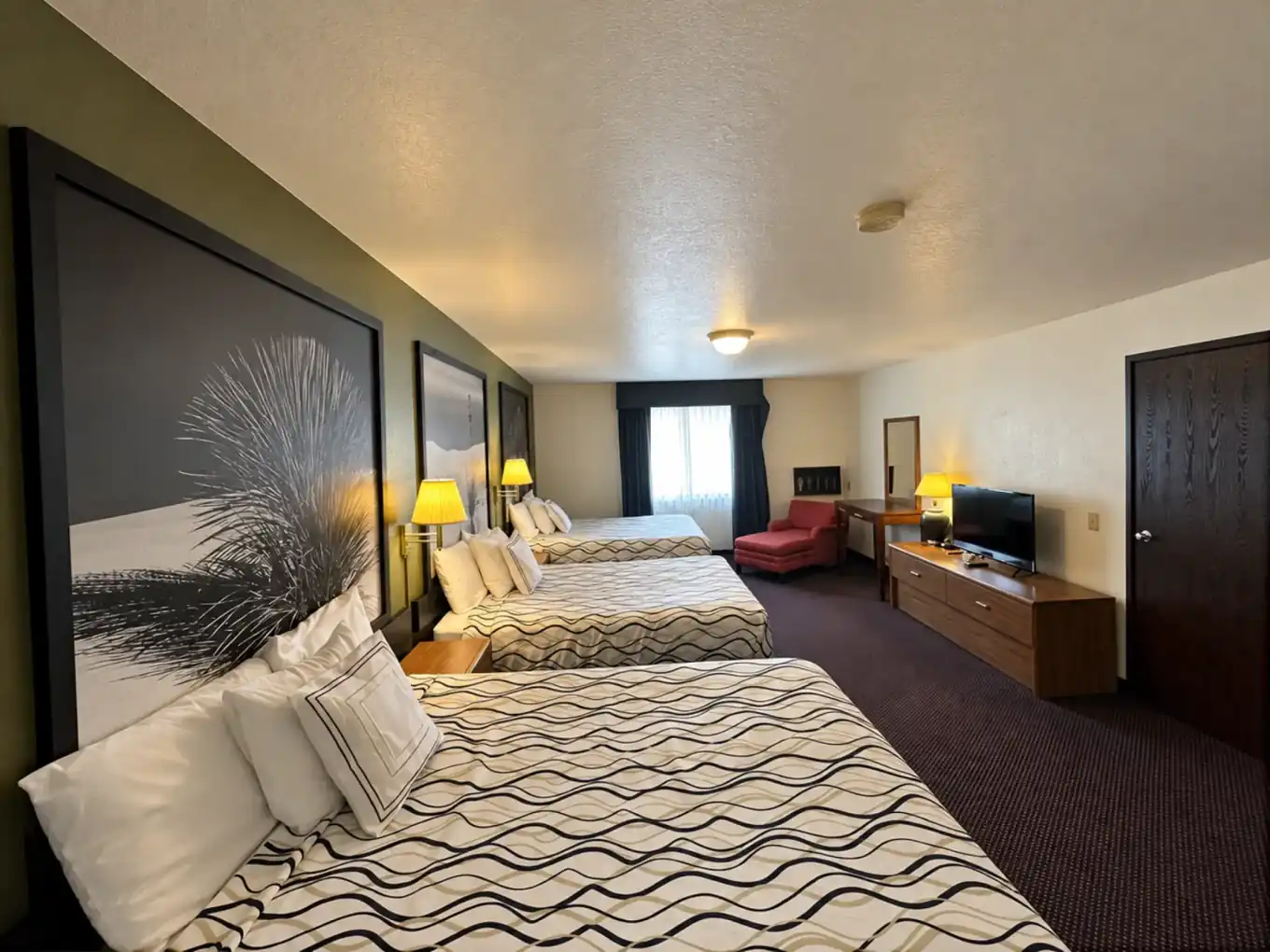 Guest room beds and workspace